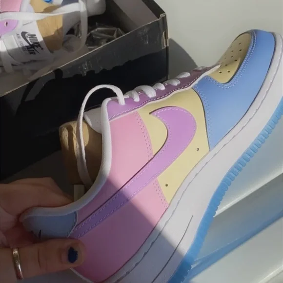 Color Changing AF1 - Picture 2 of 8